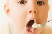 What to Feed a One Year Old: Ideal Daily Diet and Sample